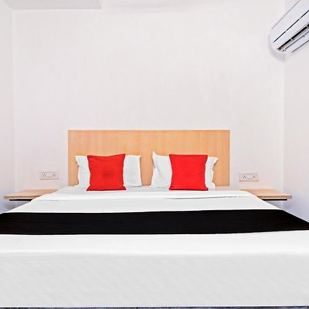 Hotel O Vasundhra Grand Gáziábád Kültér fotó