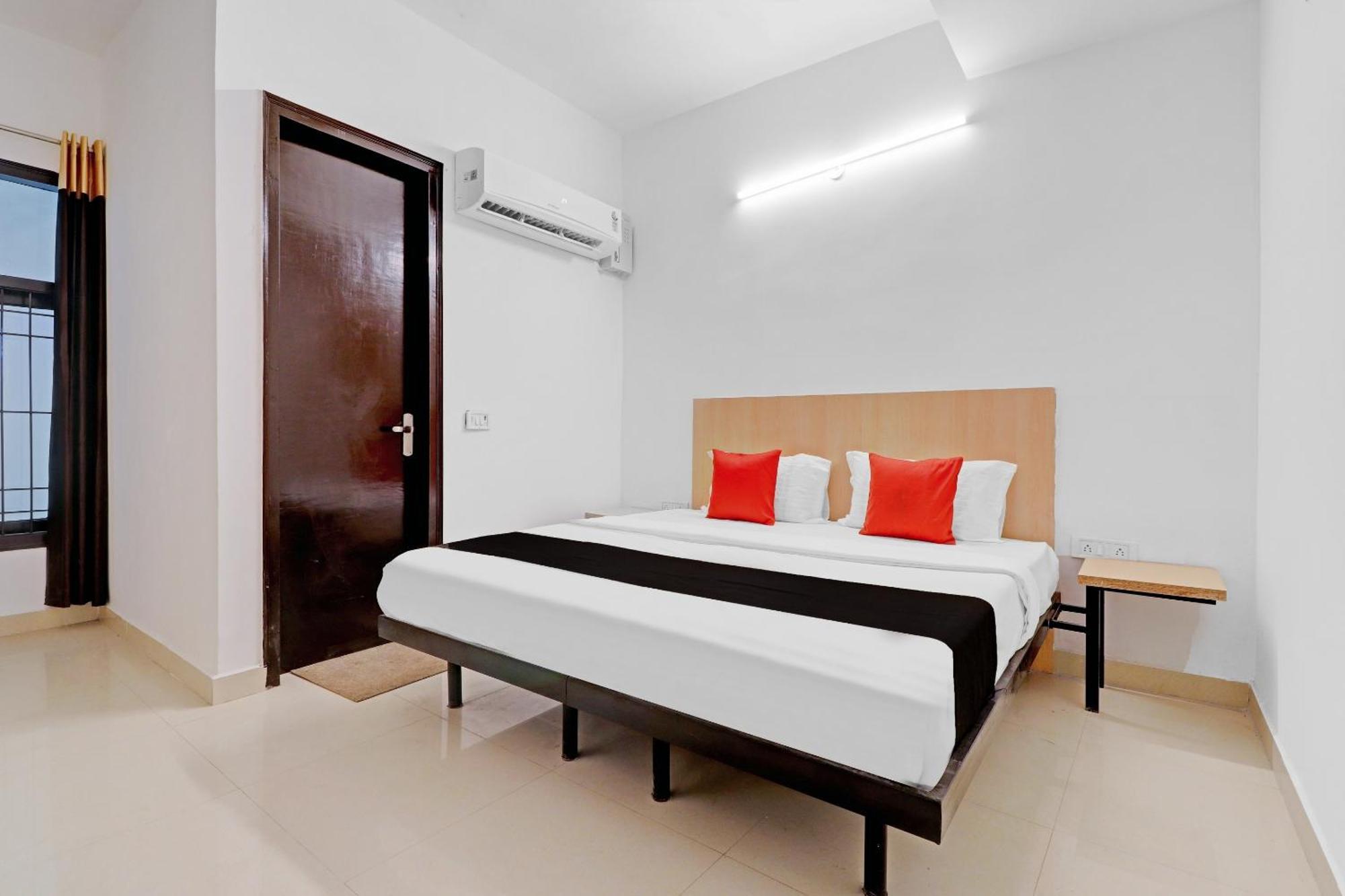 Hotel O Vasundhra Grand Gáziábád Kültér fotó